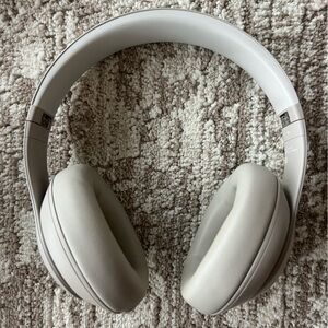Beats Studio Pro wireless Bluetooth noise cancelling headphones